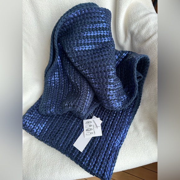 NWT dark navy blue loop scarf - Picture 5 of 6